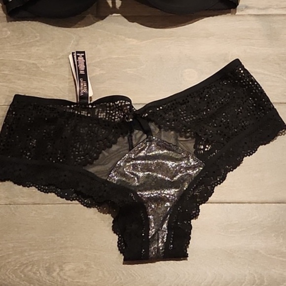 Very Sexy Wild Flower Lace Thong Panty Panties persona - Picture 16 of 16